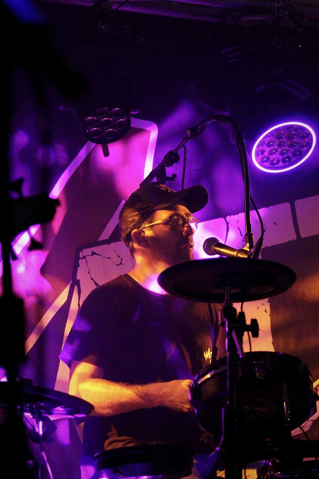 Le batteur de Watts Up derrière ses fûts
